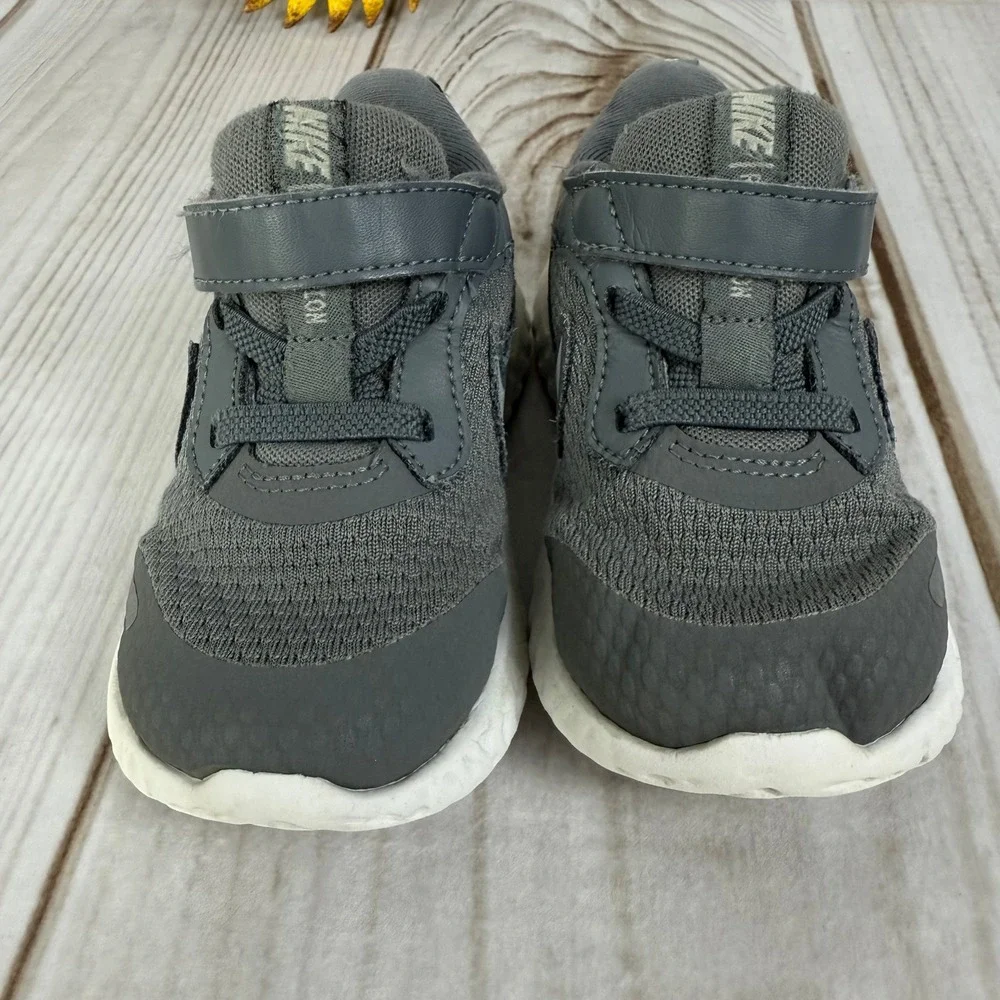 Nike Revolution 5 Toddler Sneakers Gray Athletic Shoes Size 7C